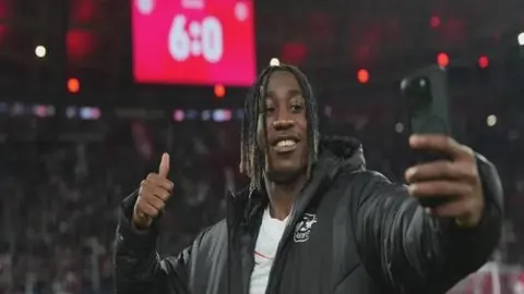 冯天薇驳斥前教练指责：将采取法律途径捍卫权益